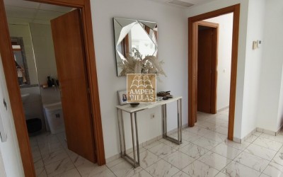 A penthouse with a spacious terrace and lovely views of the sea, the mountains and Altea.
